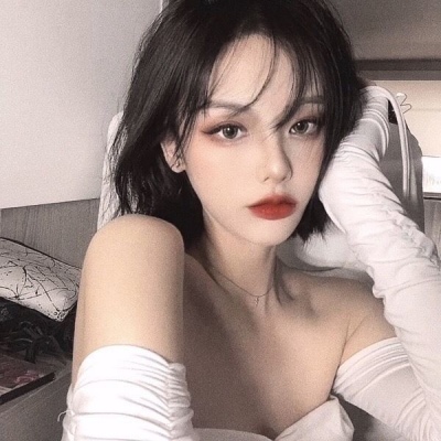 云南伴游女生郑悦琳的资料