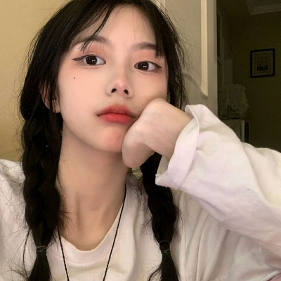 伴游女生吴明月的资料