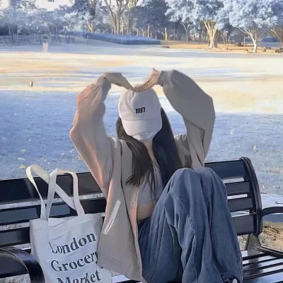 伴游女生星河漫游的资料