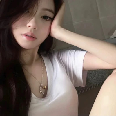 私人伴游女生洱海月影的资料