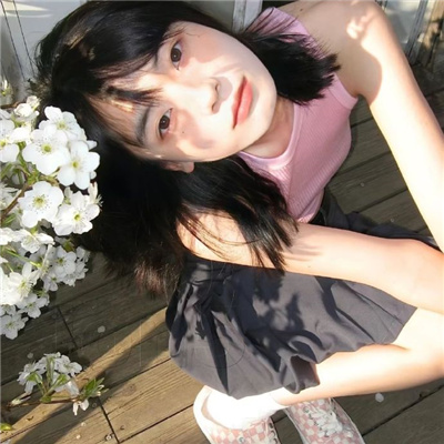 云南伴游女生秦雨萱的资料