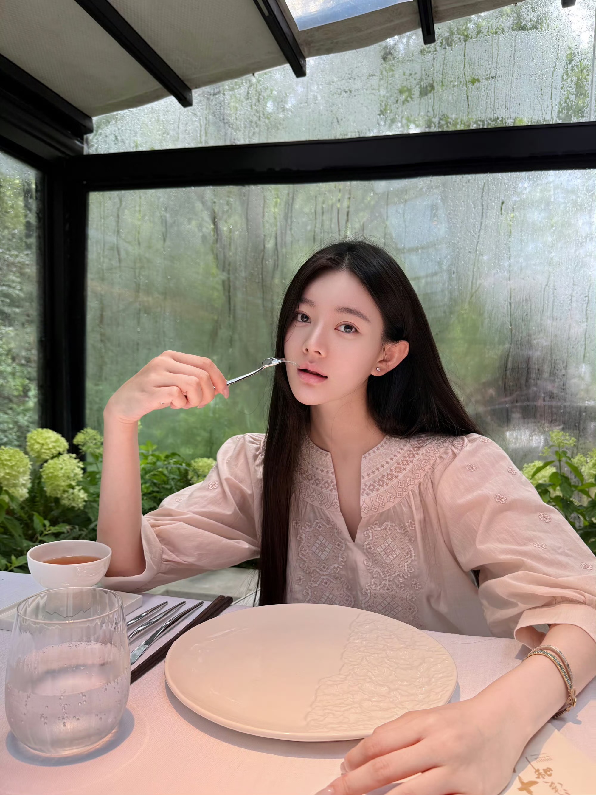 云南伴游女生陆薇的资料