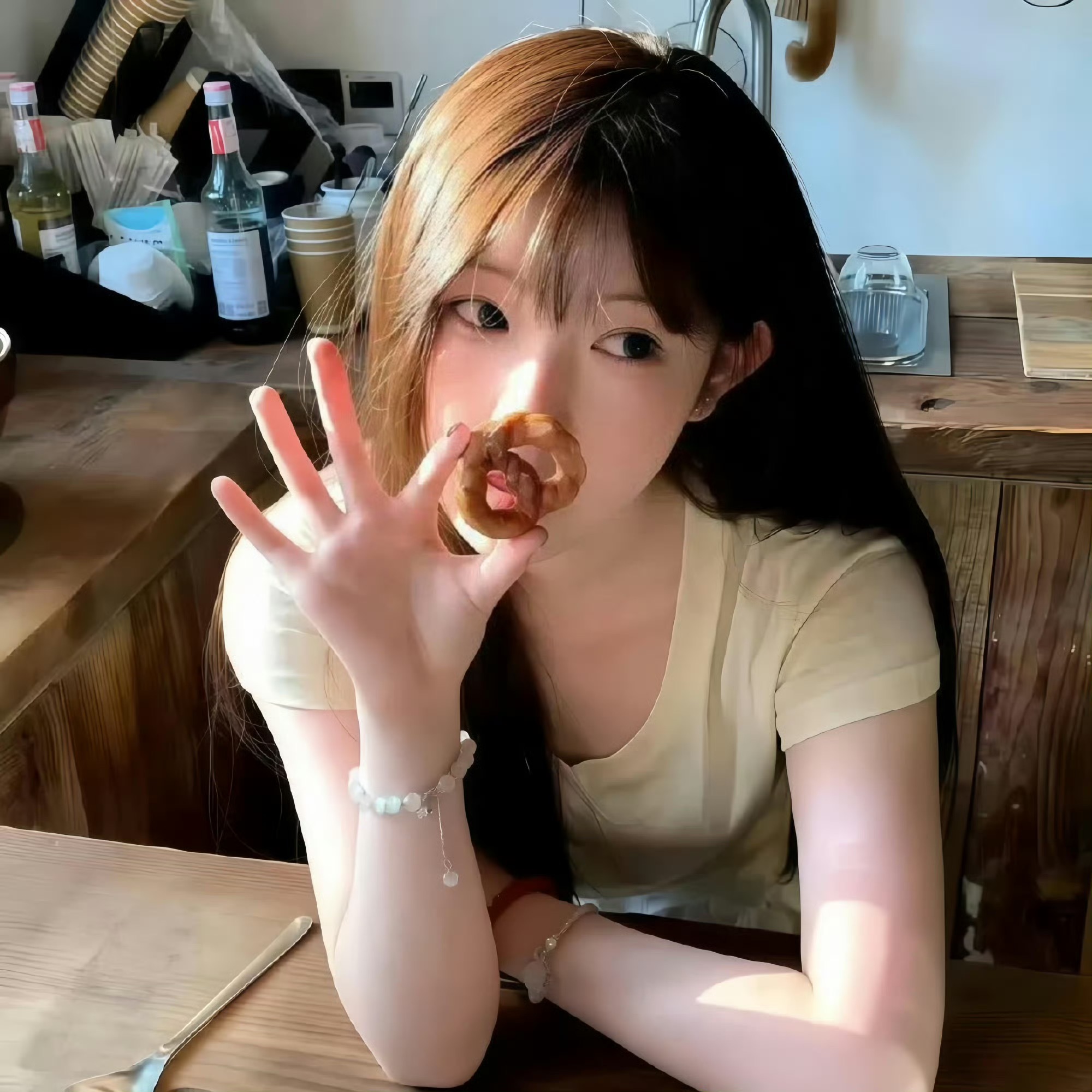 云南伴游女生周雯的资料