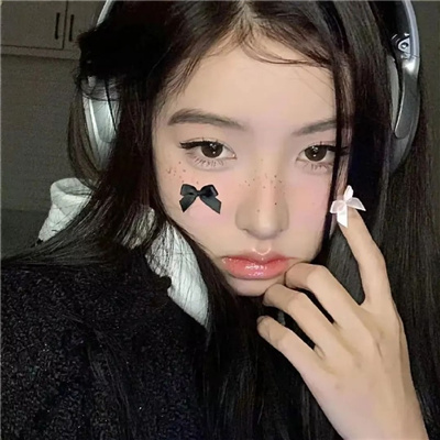 云南伴游女孩巫尹的资料