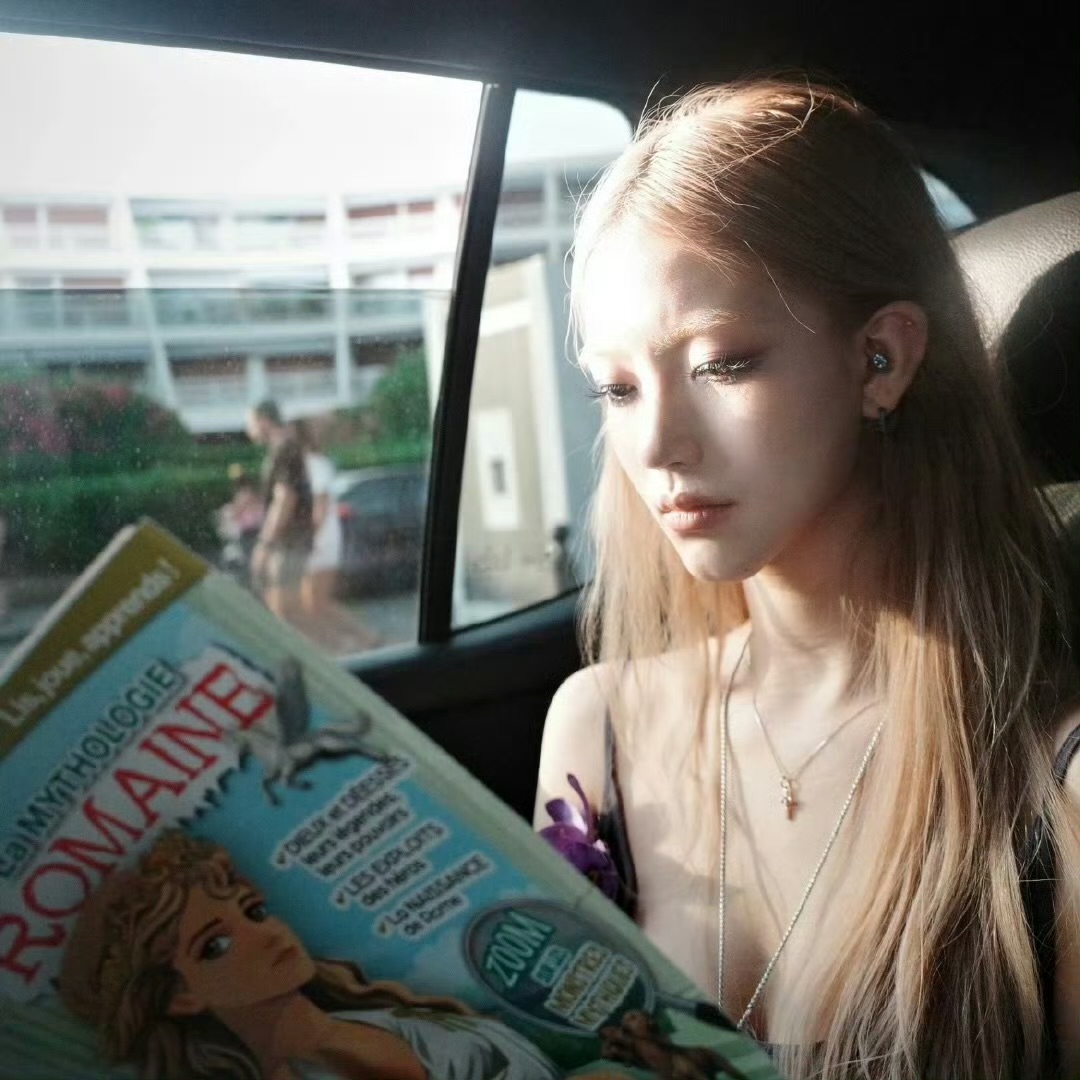 云南伴游女生建颖然的资料