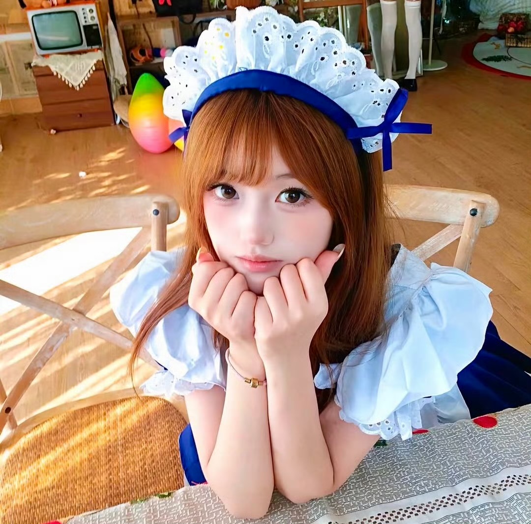 云南伴游女生艾靖荷的资料