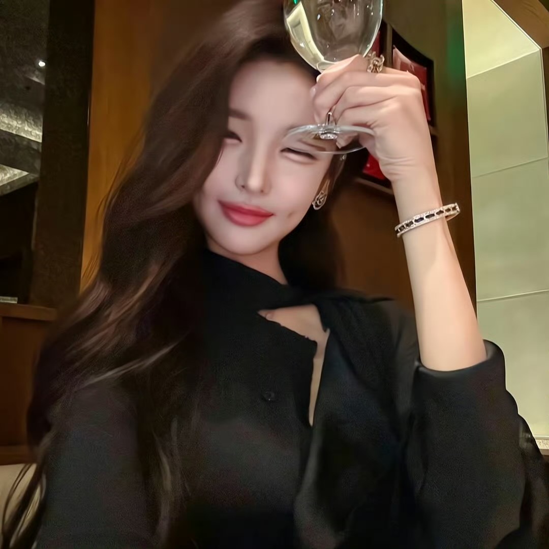 云南伴游女生听寒的资料