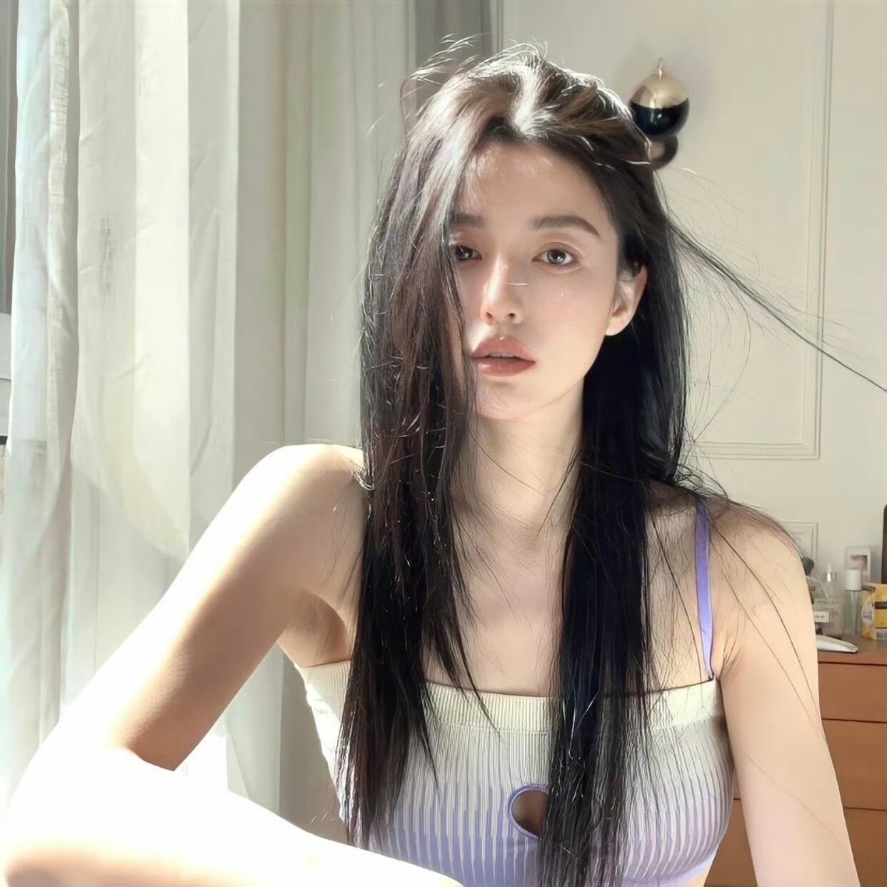 云南伴游女生靳小柳的资料