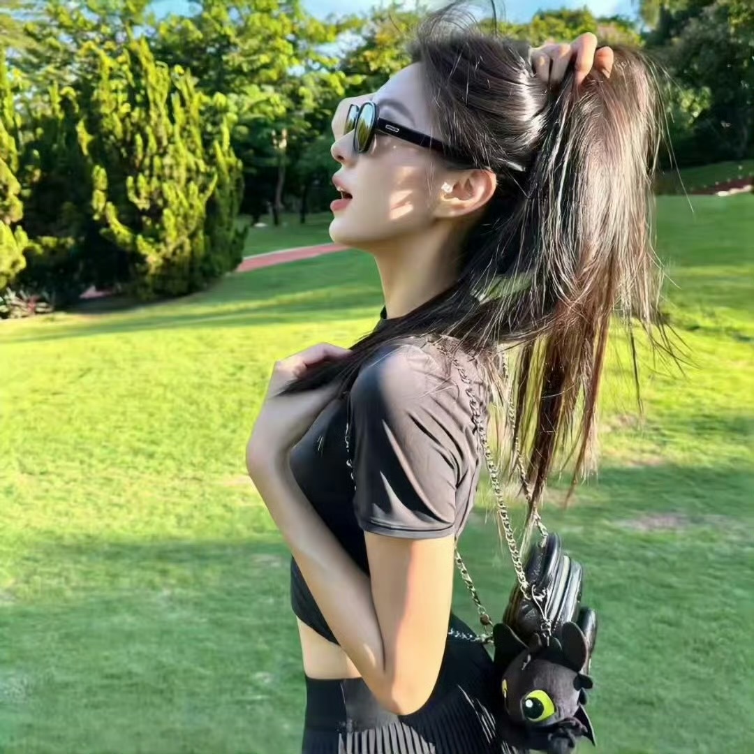 云南伴游女生 Nicola Isabel的资料