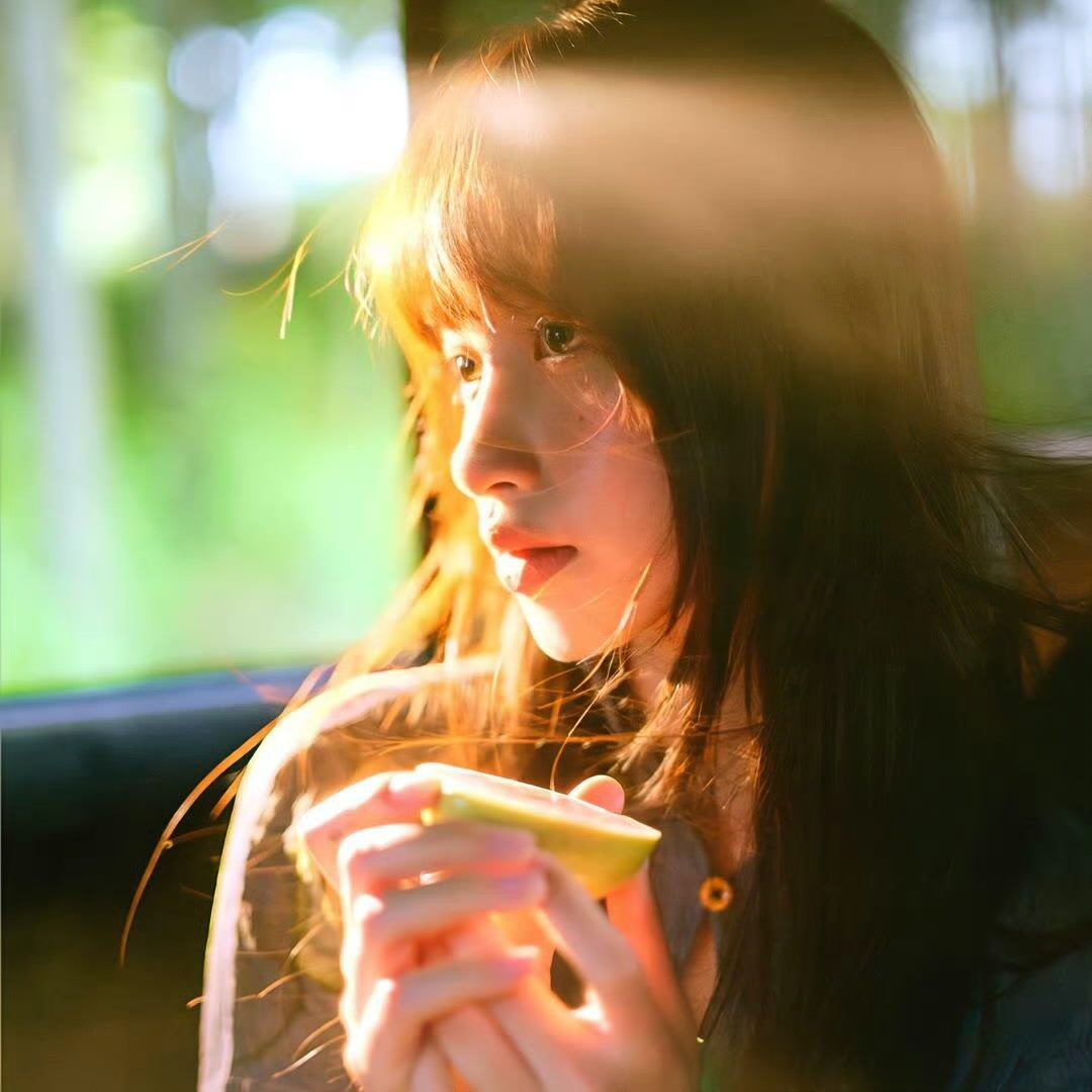 云南伴游女生余存纯的资料