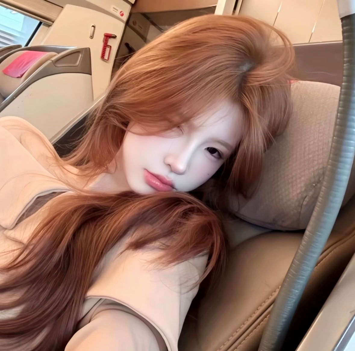 云南伴游女生曾雨琼的资料