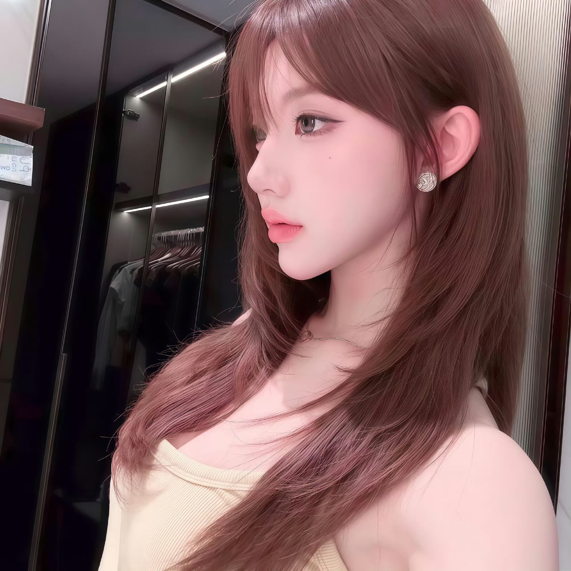 云南伴游女生邹芝莎的资料