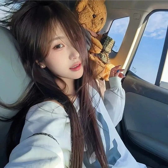 伴游女生温见鹿的资料