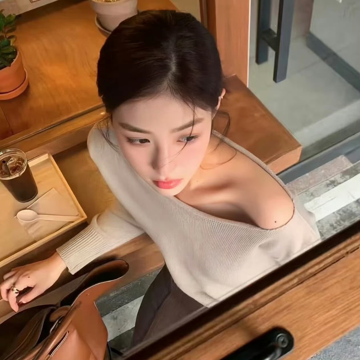 云南伴游女生衔香的资料