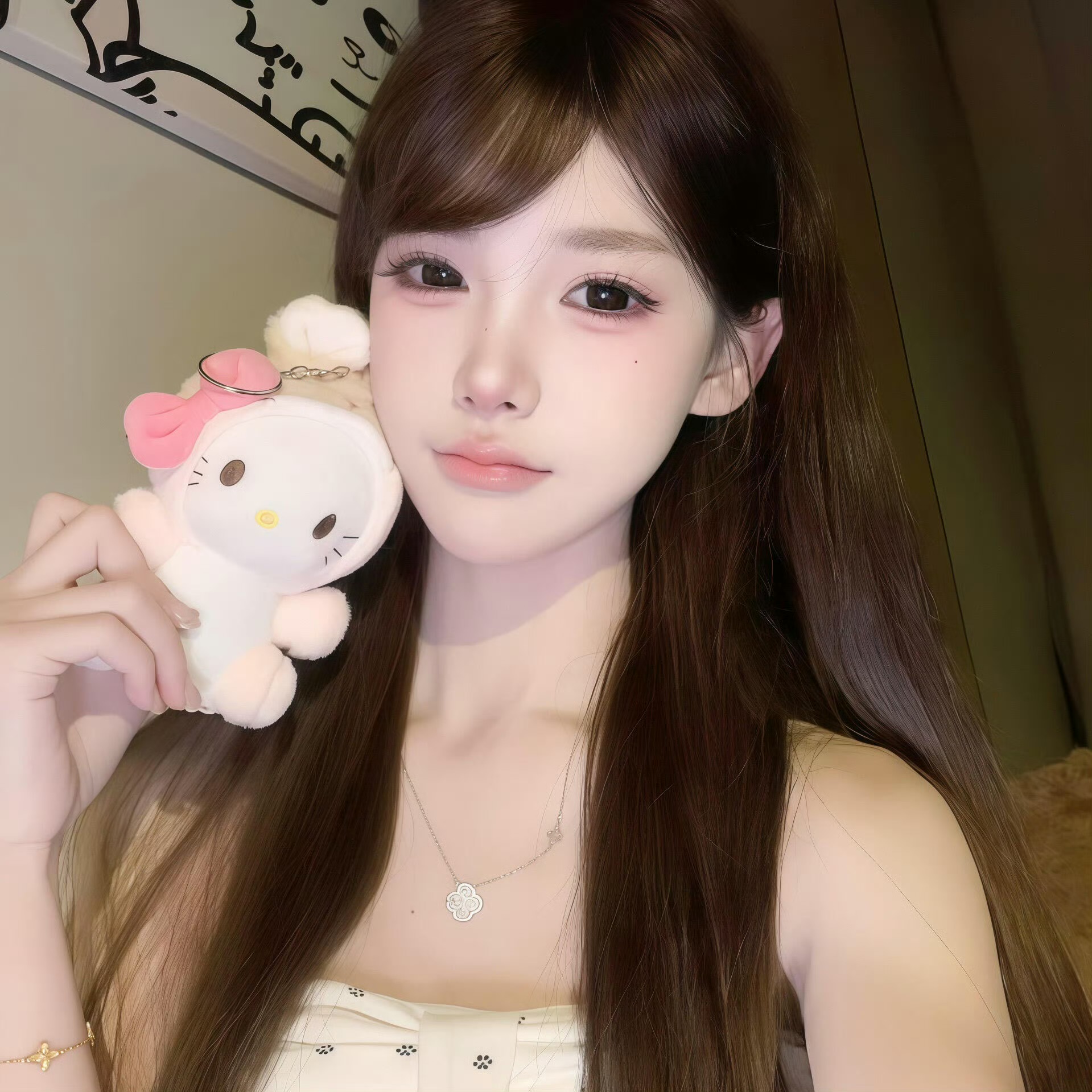 云南商务伴游女生陆微的资料