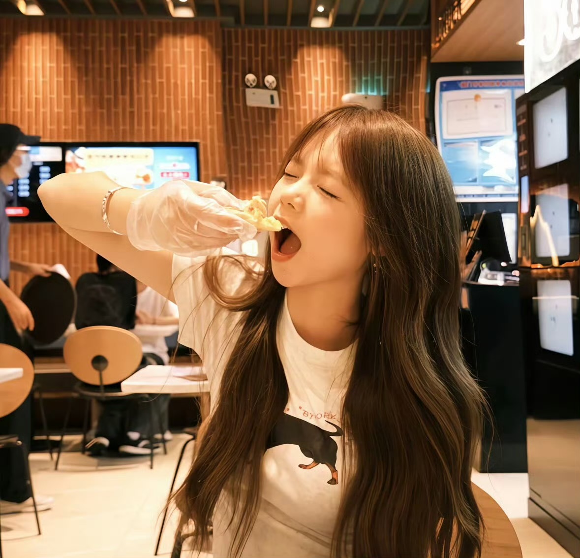 伴游女生唐甜的资料