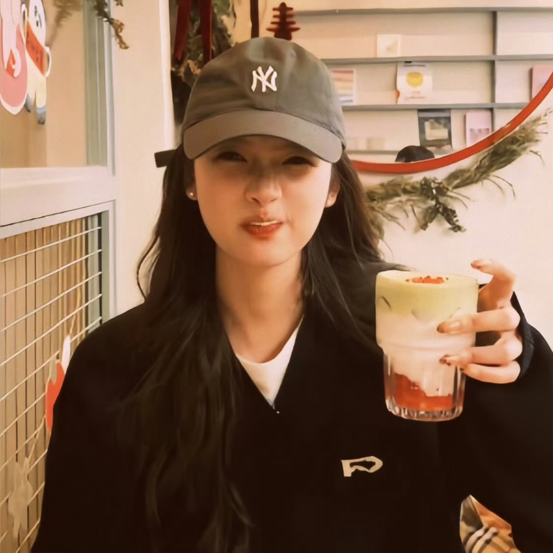 伴游女生阿丽玛·其木格的资料