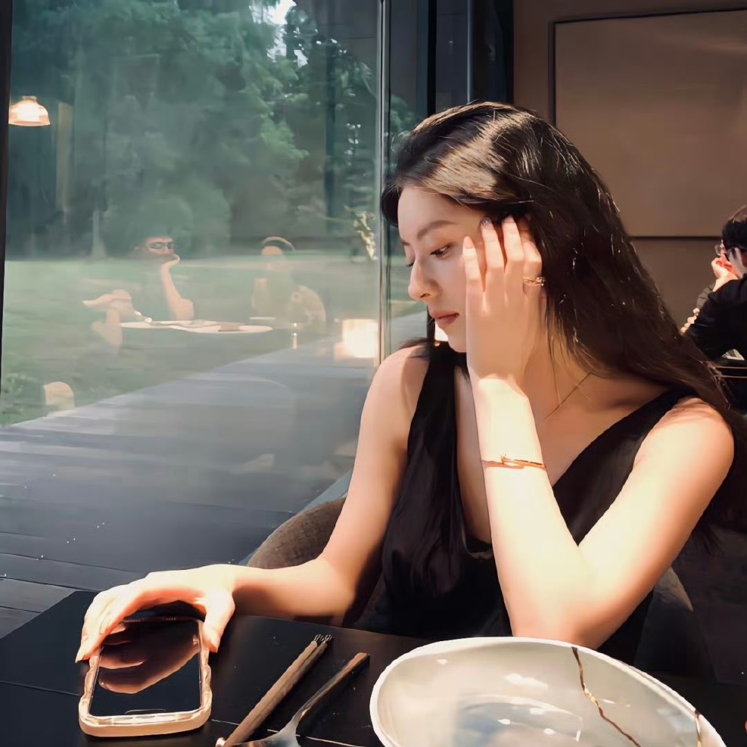 伴游女生唐语筝的资料